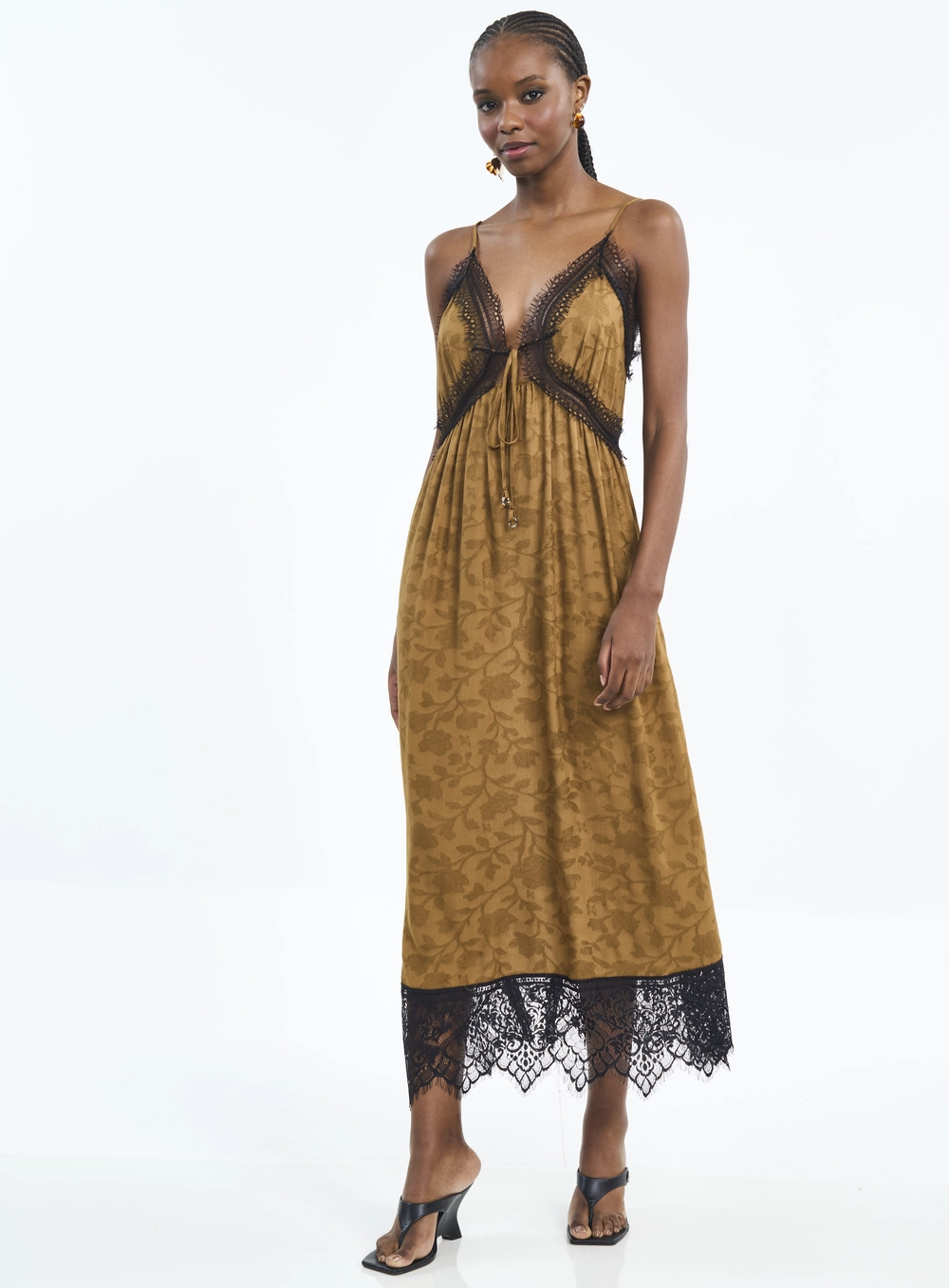 Vestido Longo Com Renda E Textura Floral Marrom