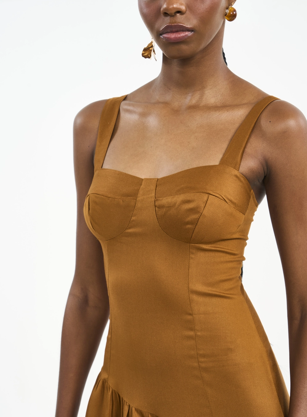 Vestido Longo Bustiê Com Barra Assimétrica Marrom