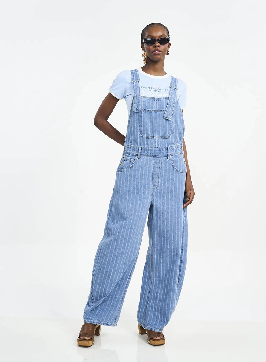 Jardineira Jeans Wide Leg Com Risca De Giz