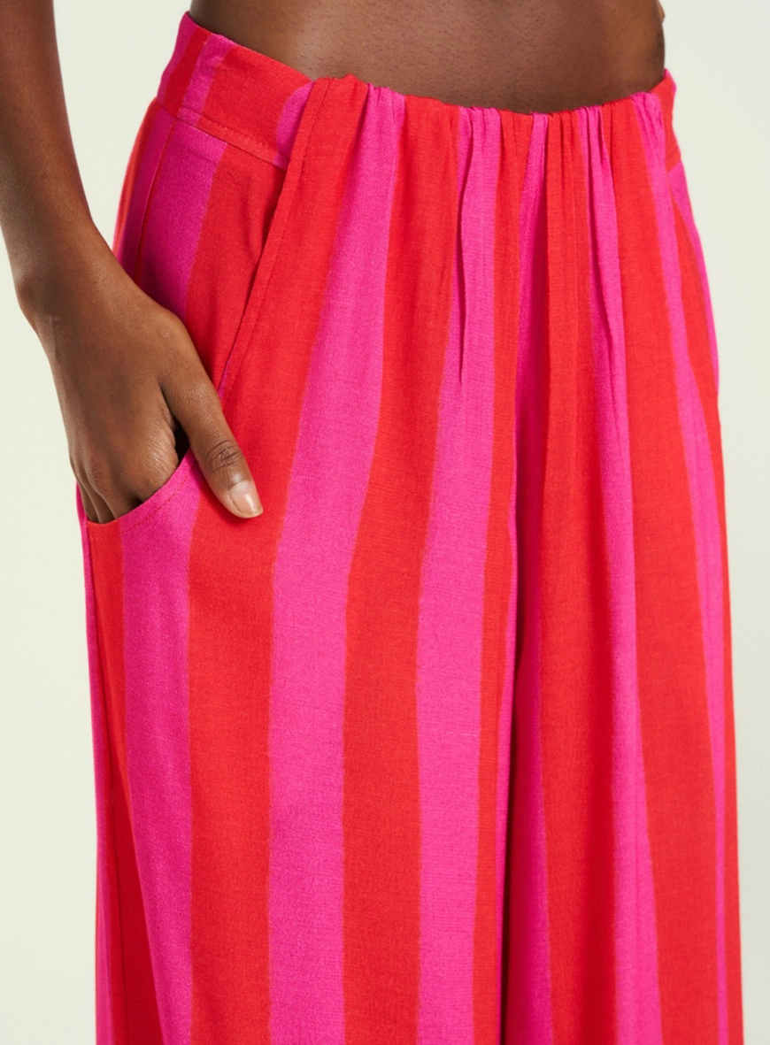 Calça Pantalona Estampada Com Bolsos Estampados 3