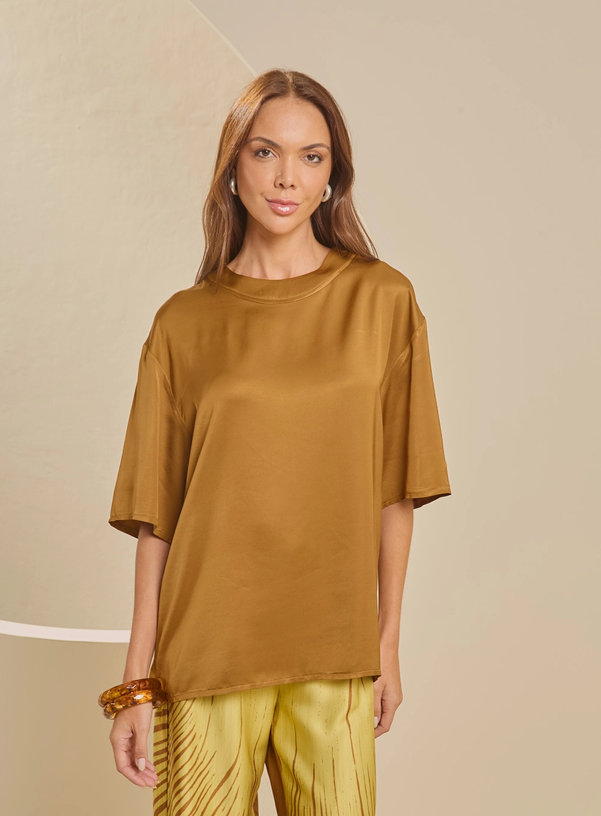 Camiseta Feminina Oversized Acetinada Marrom 1