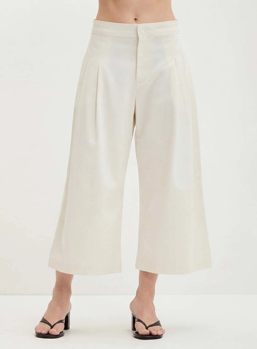 Calça Feminina Com Pregas Frontais - Pantacourt Bege 1