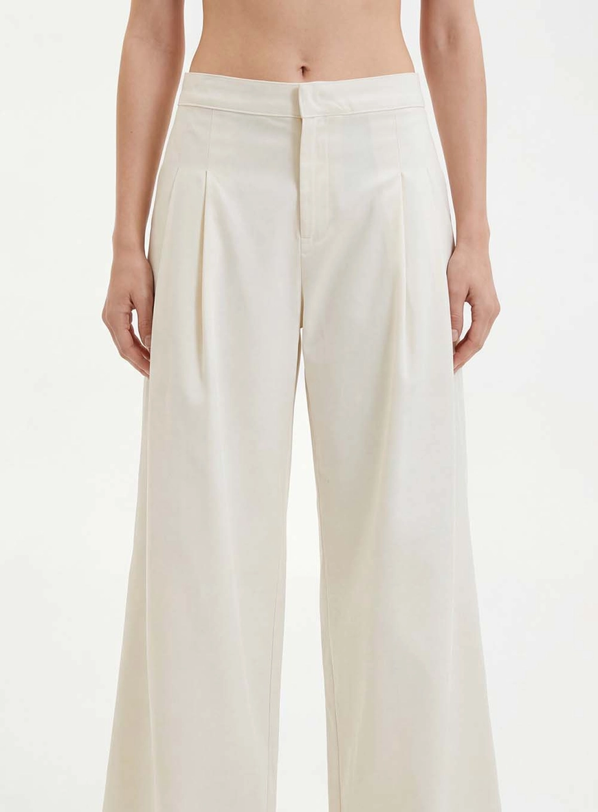 Calça Feminina Com Pregas Frontais - Pantacourt Bege 4