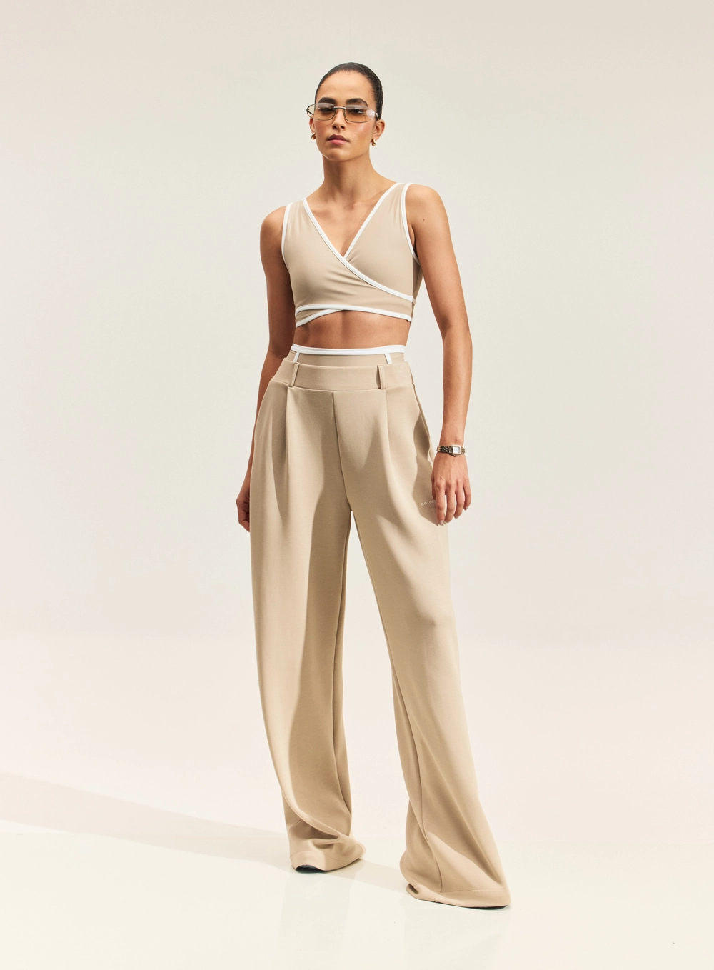 Calça Wide Leg Com Pregas Bege