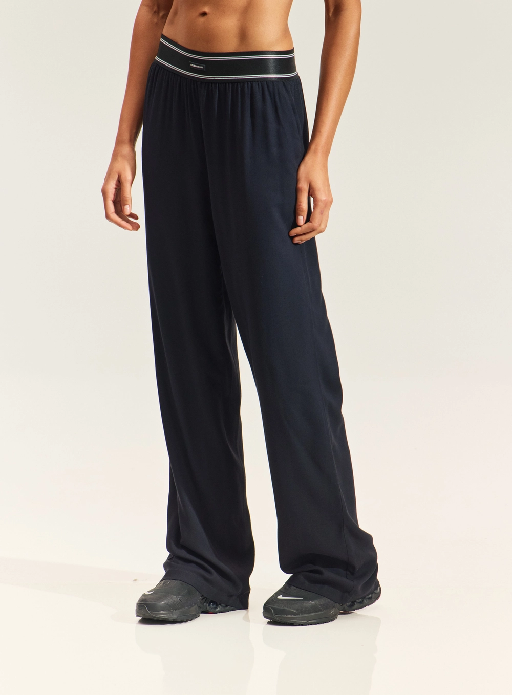 Calça Feminina Reta Sport Com Cós Elástico PRETO