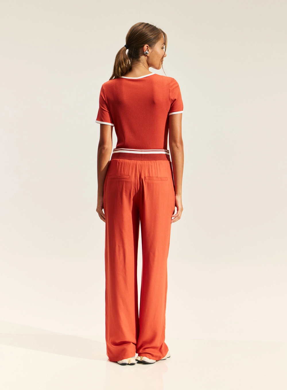 Calça Pantalona Com Cós Retilíneo Laranja
