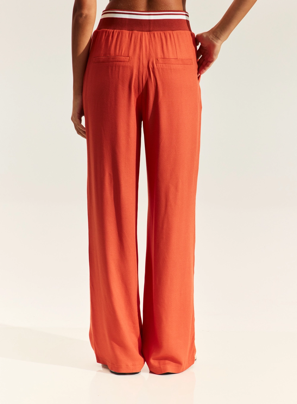 Calça Pantalona Com Cós Retilíneo Laranja