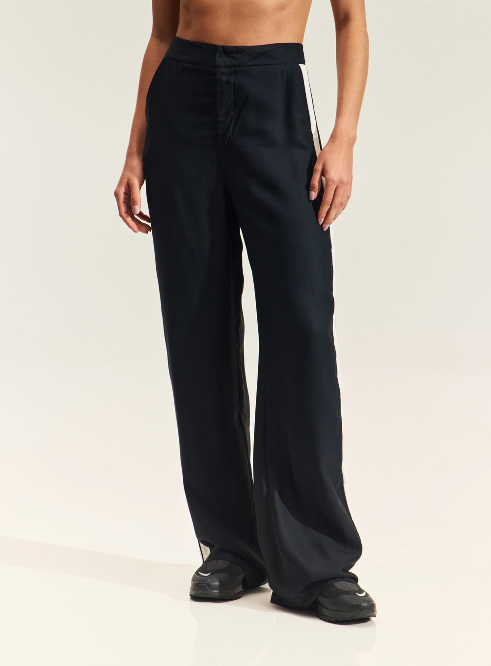 Calça Pantalona Com Listras Laterais PRETO