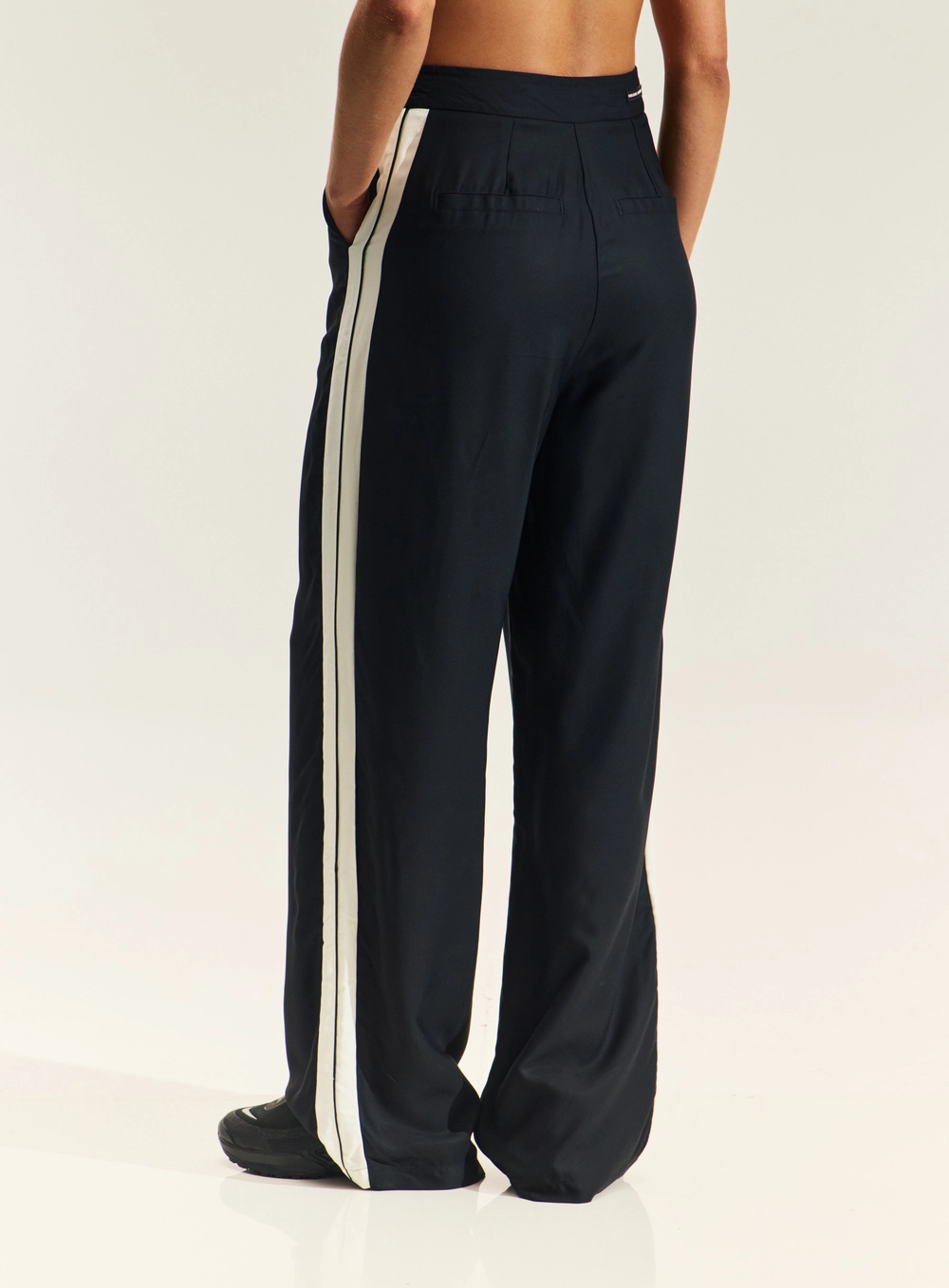 Calça Pantalona Com Listras Laterais PRETO