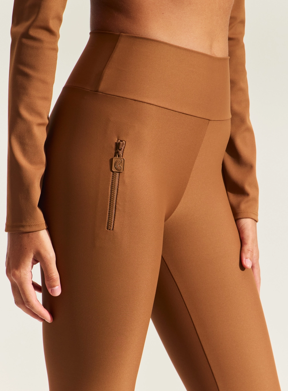 Calça Esportiva Com Bolsos De Zíper Marrom