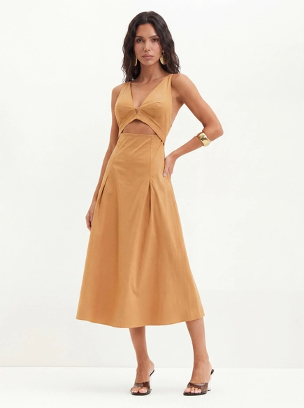 Vestido Com Decote V E Vazado Frontal - Evasê