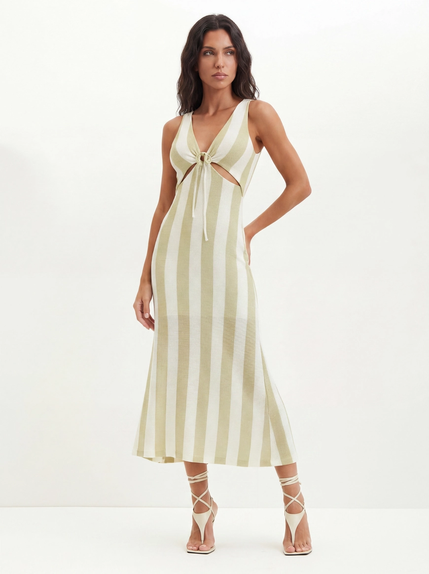 Vestido Listrado Com Vazado Frontal - Evasê Estampados 1