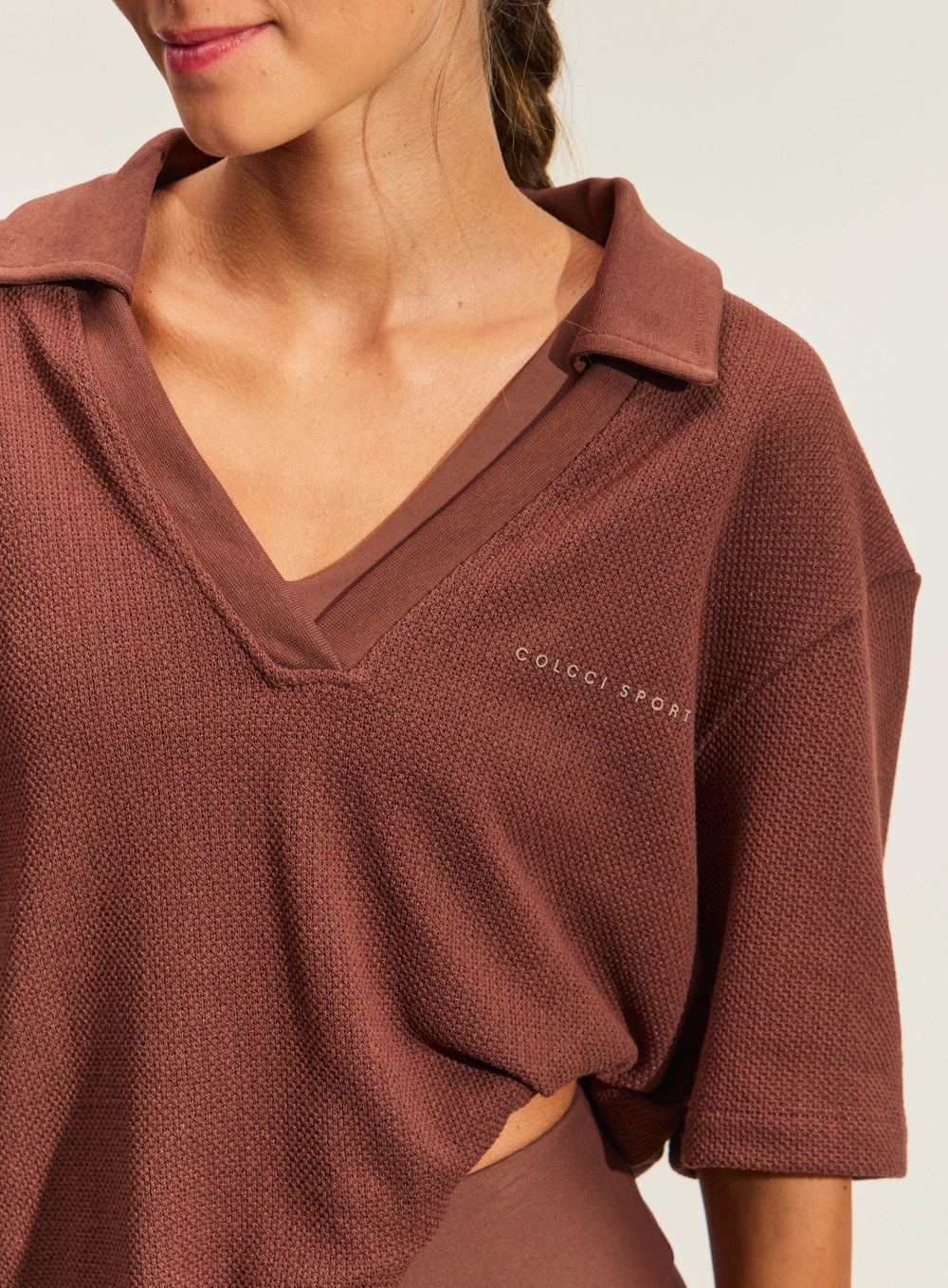 Blusa Feminina Polo Oversized Com Decote V Marrom