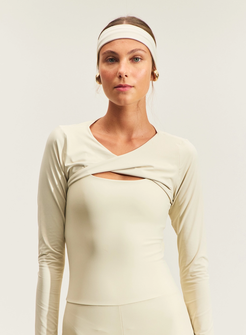 Blusa Feminina Manga Longa Com Recorte Bege
