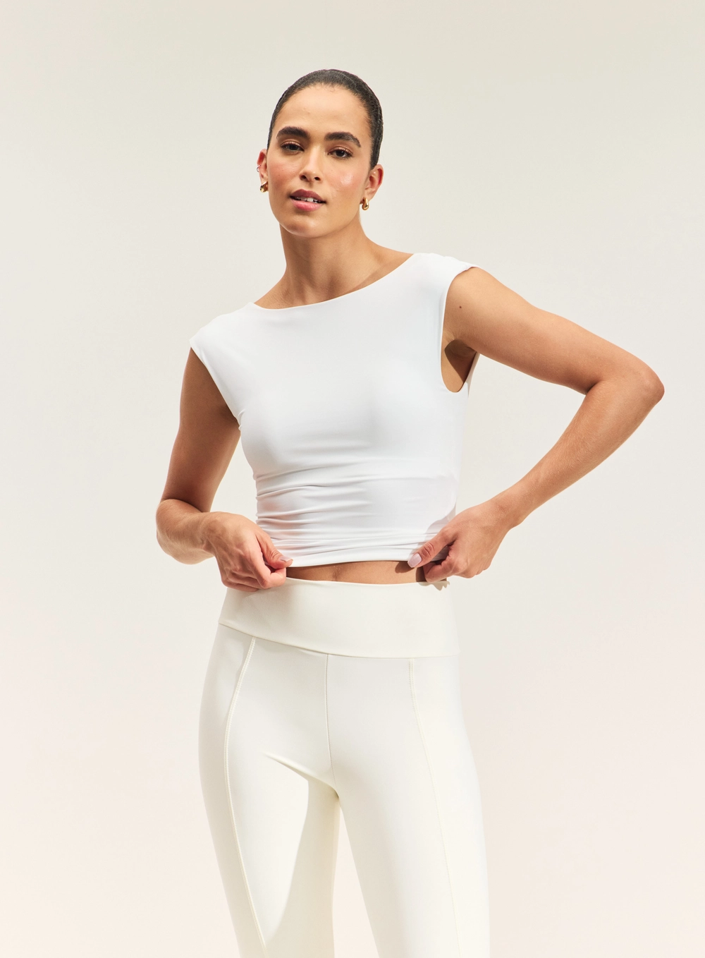 Blusa Cropped Feminina Com Decote Canoa Branco