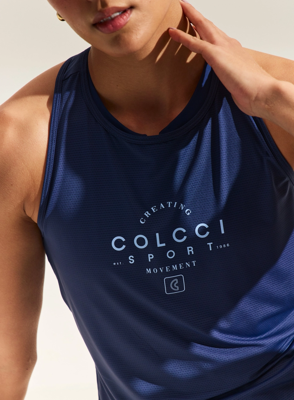 Regata Feminina Com Detalhes Azul