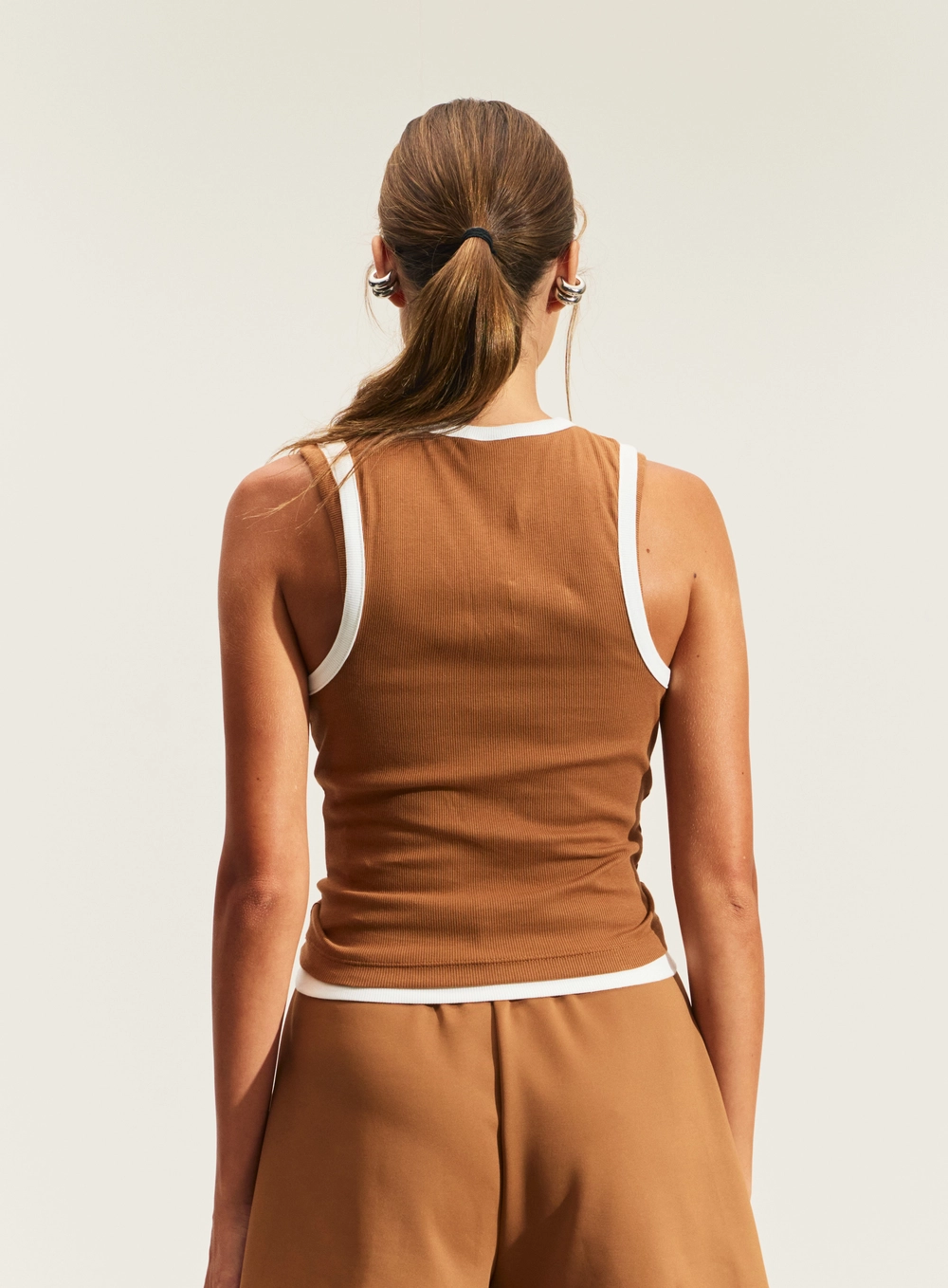 Regata Canelada Feminina - Slim Marrom