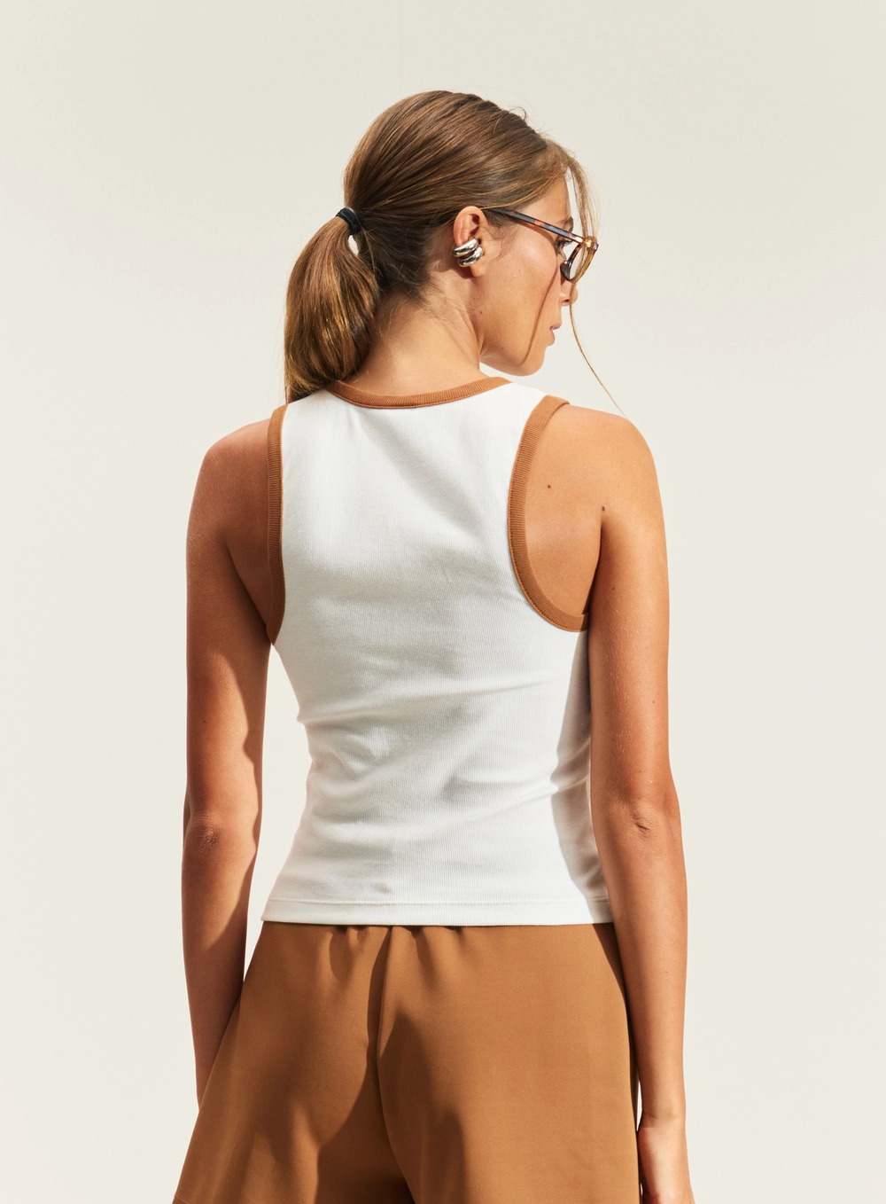 Regata Canelada Feminina - Slim Marrom