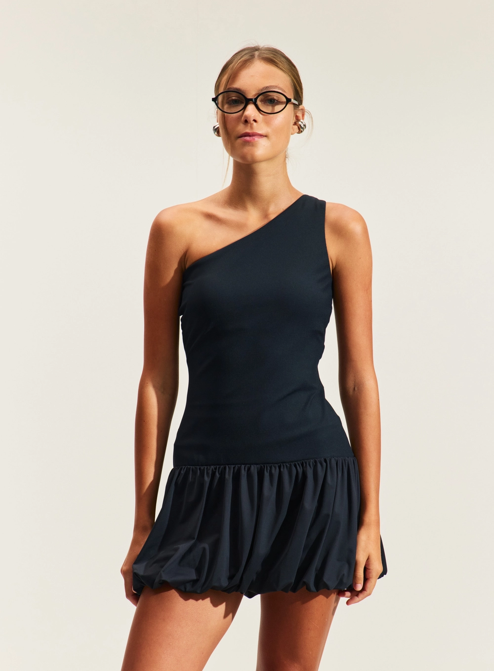 Vestido Curto Um Ombro Só Com Saia Balonê PRETO