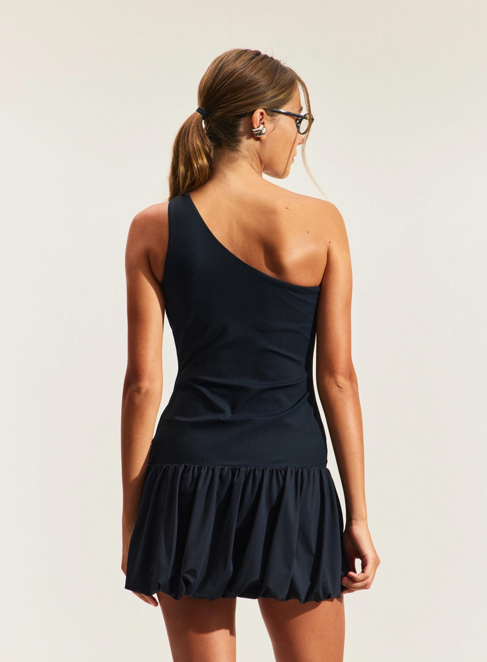 Vestido Curto Um Ombro Só Com Saia Balonê PRETO