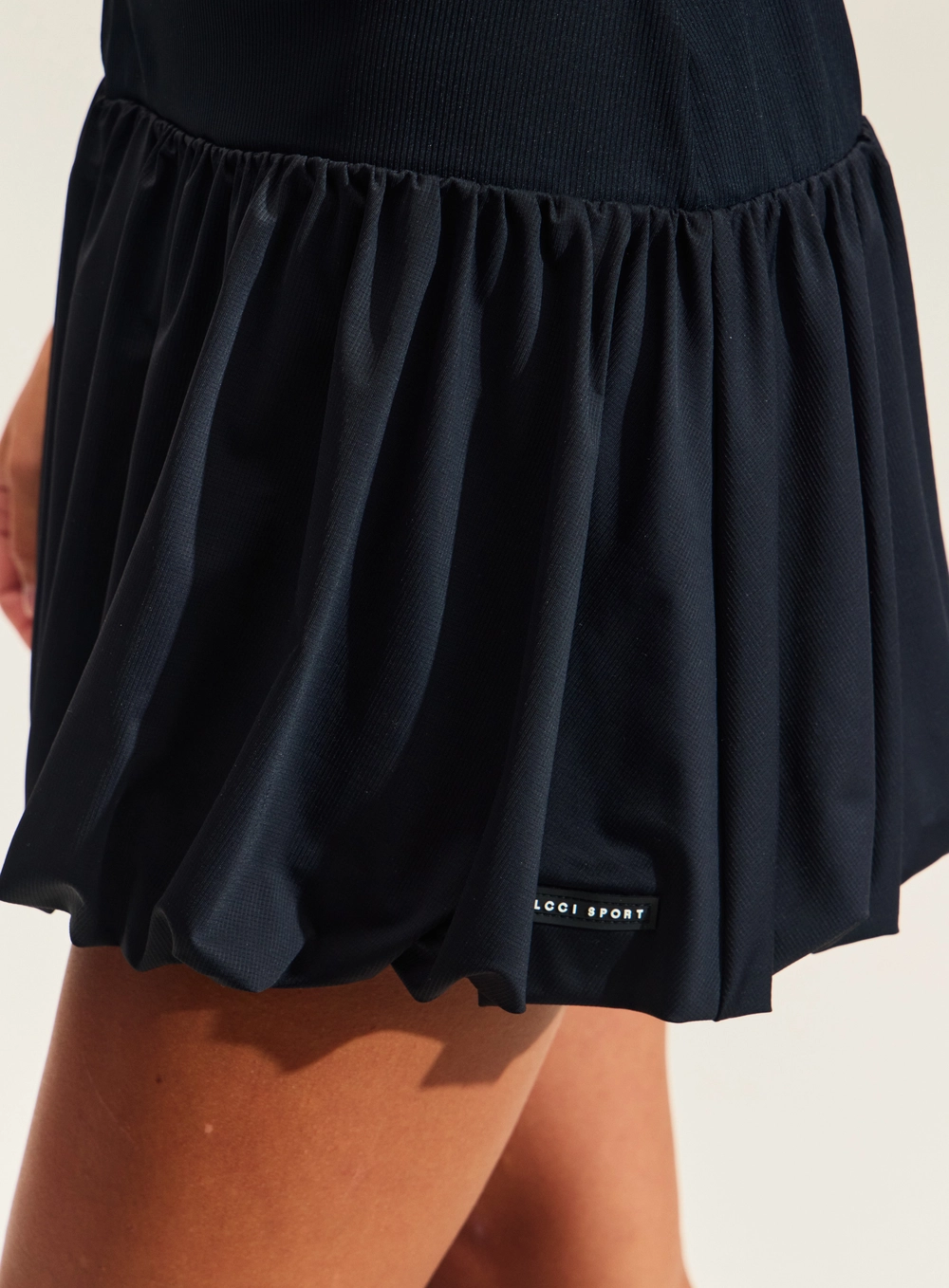 Vestido Curto Um Ombro Só Com Saia Balonê PRETO