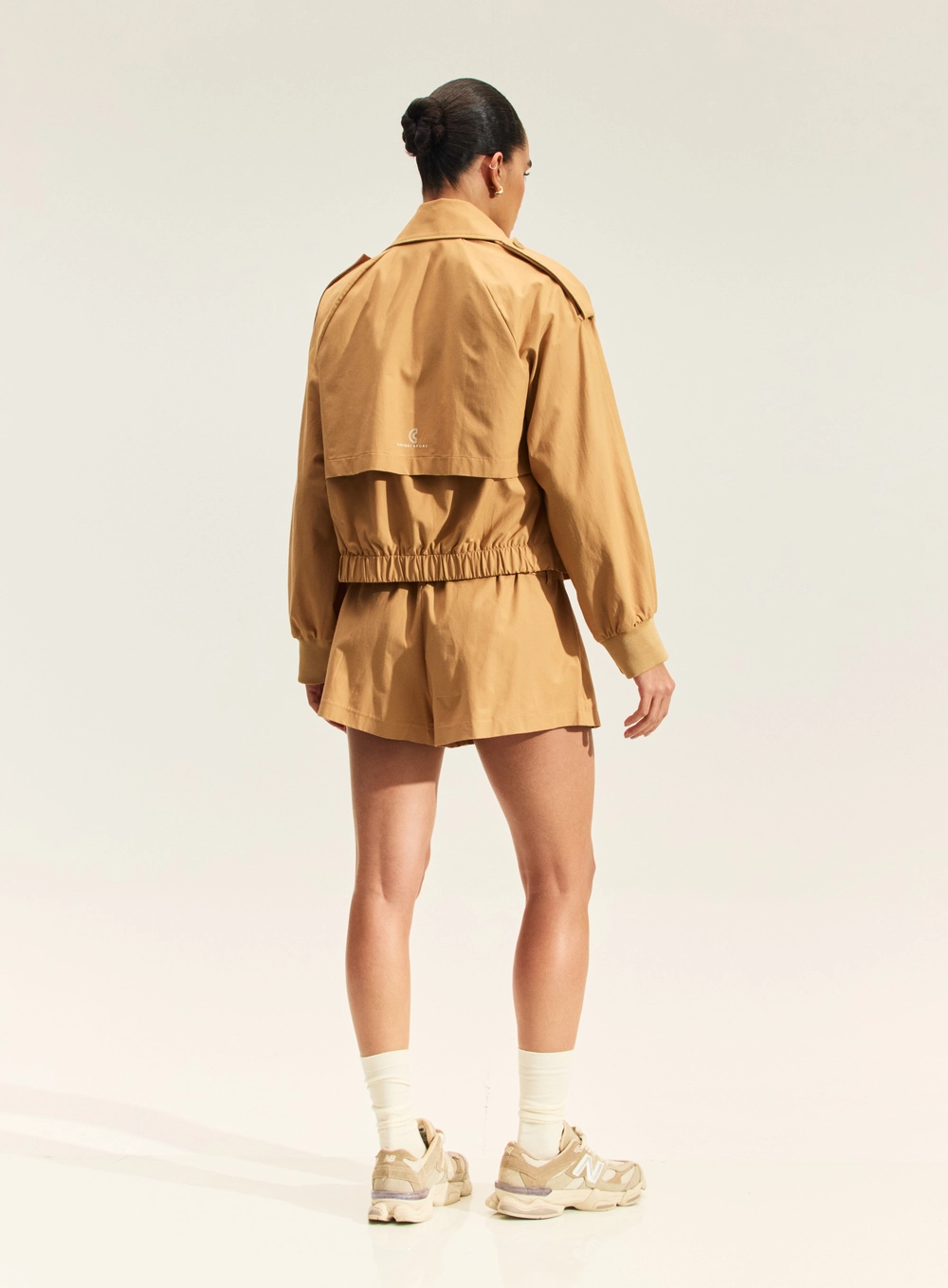 Blazer Cropped Com Gola Lapela Bege