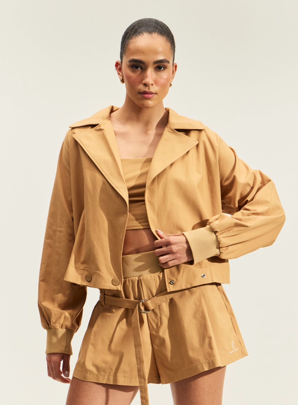 Blazer Cropped Com Gola Lapela Bege