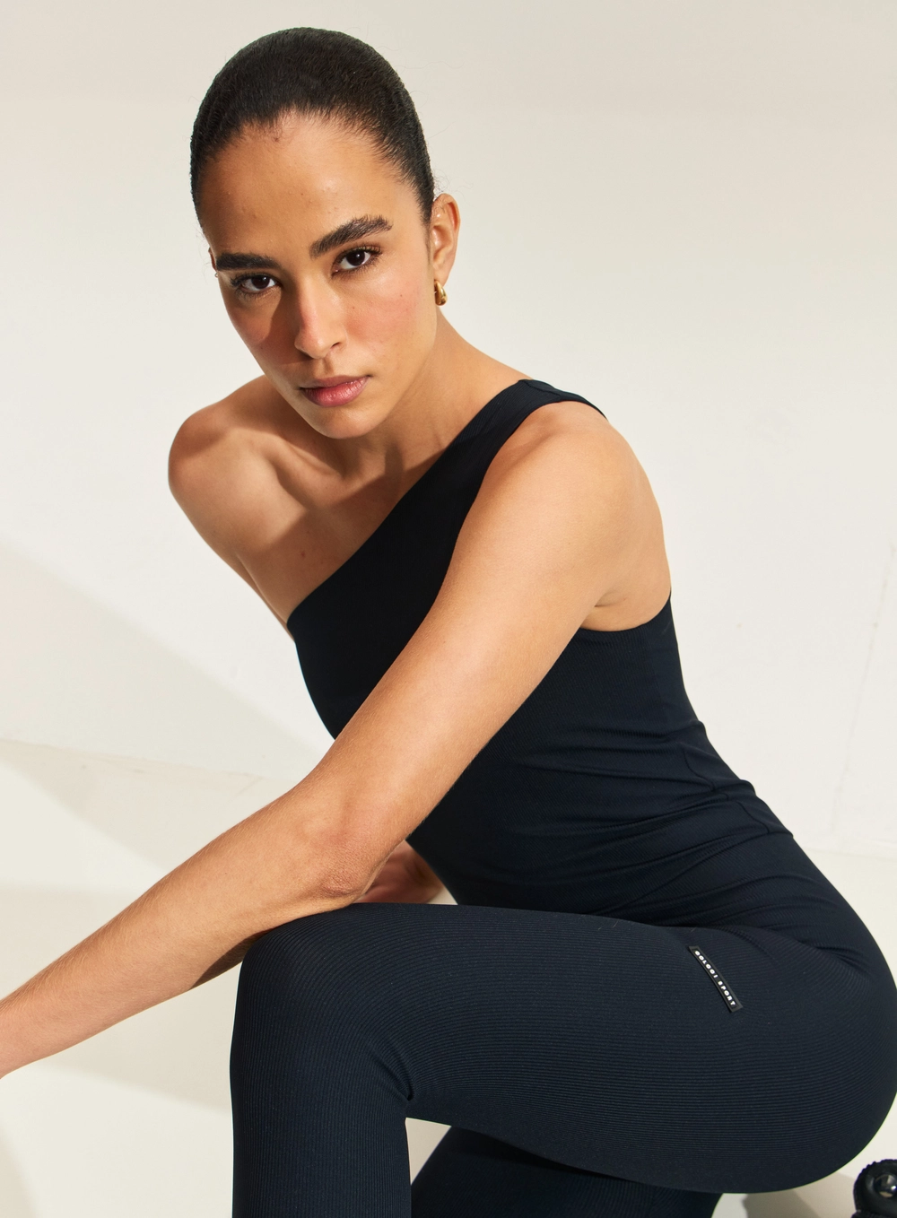 Macacão Feminino Slim Um Ombro Só PRETO