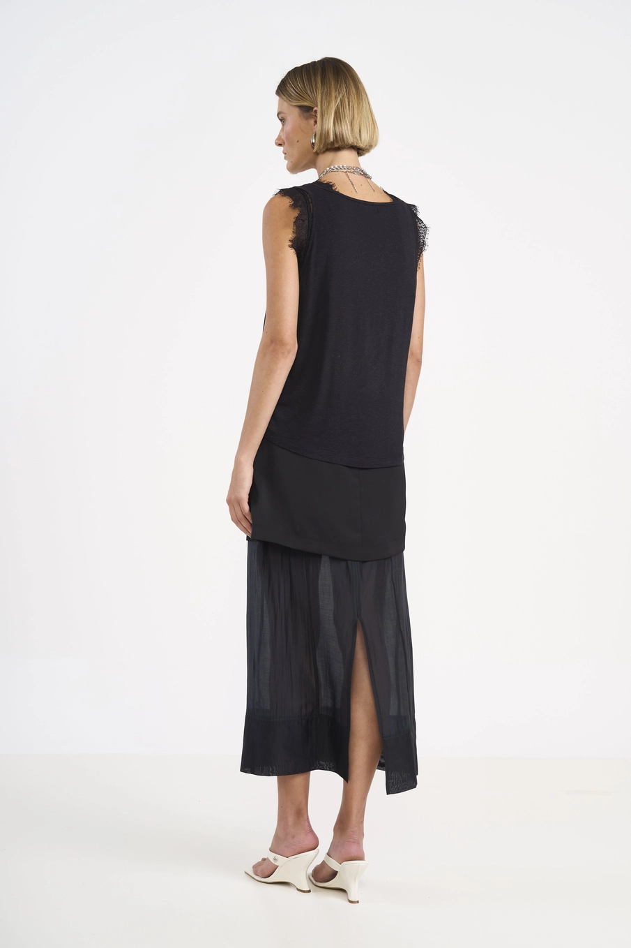 Blusa Regata De Viscose E Linho Com Renda Preto