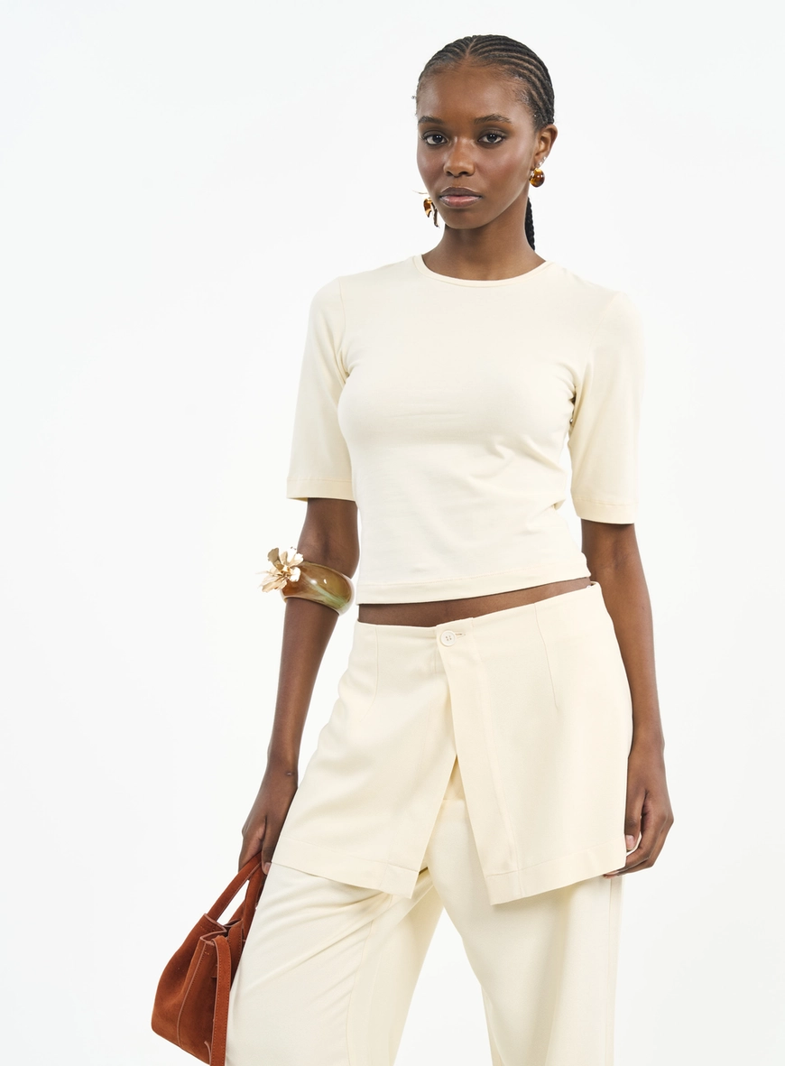 Camiseta Feminina Com Gola Redonda