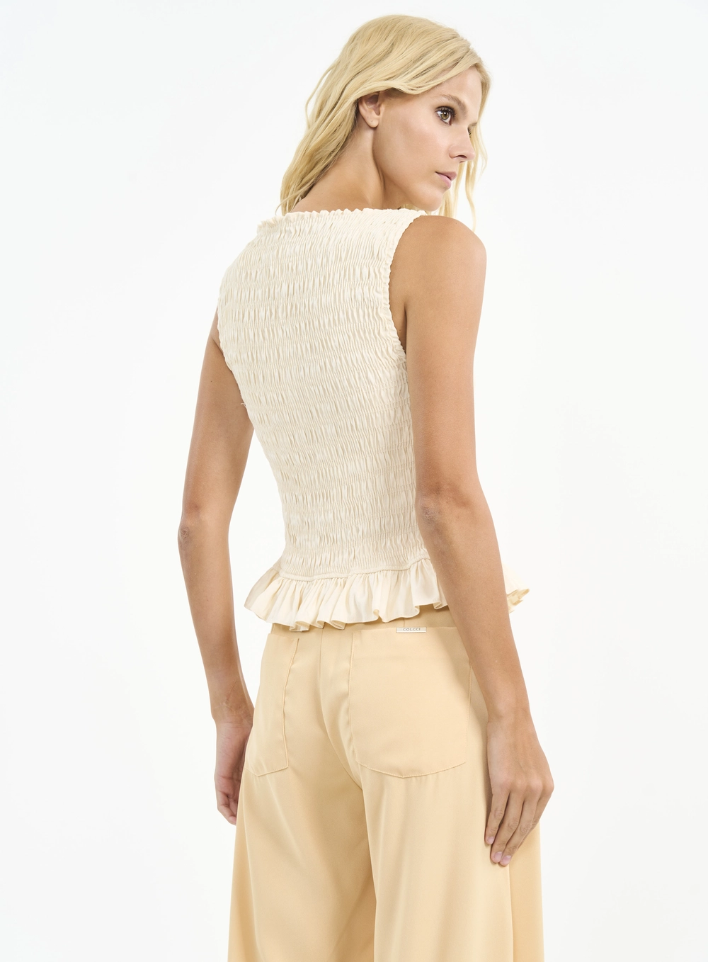 Blusa Com Lastex E Gola De Babados Bege