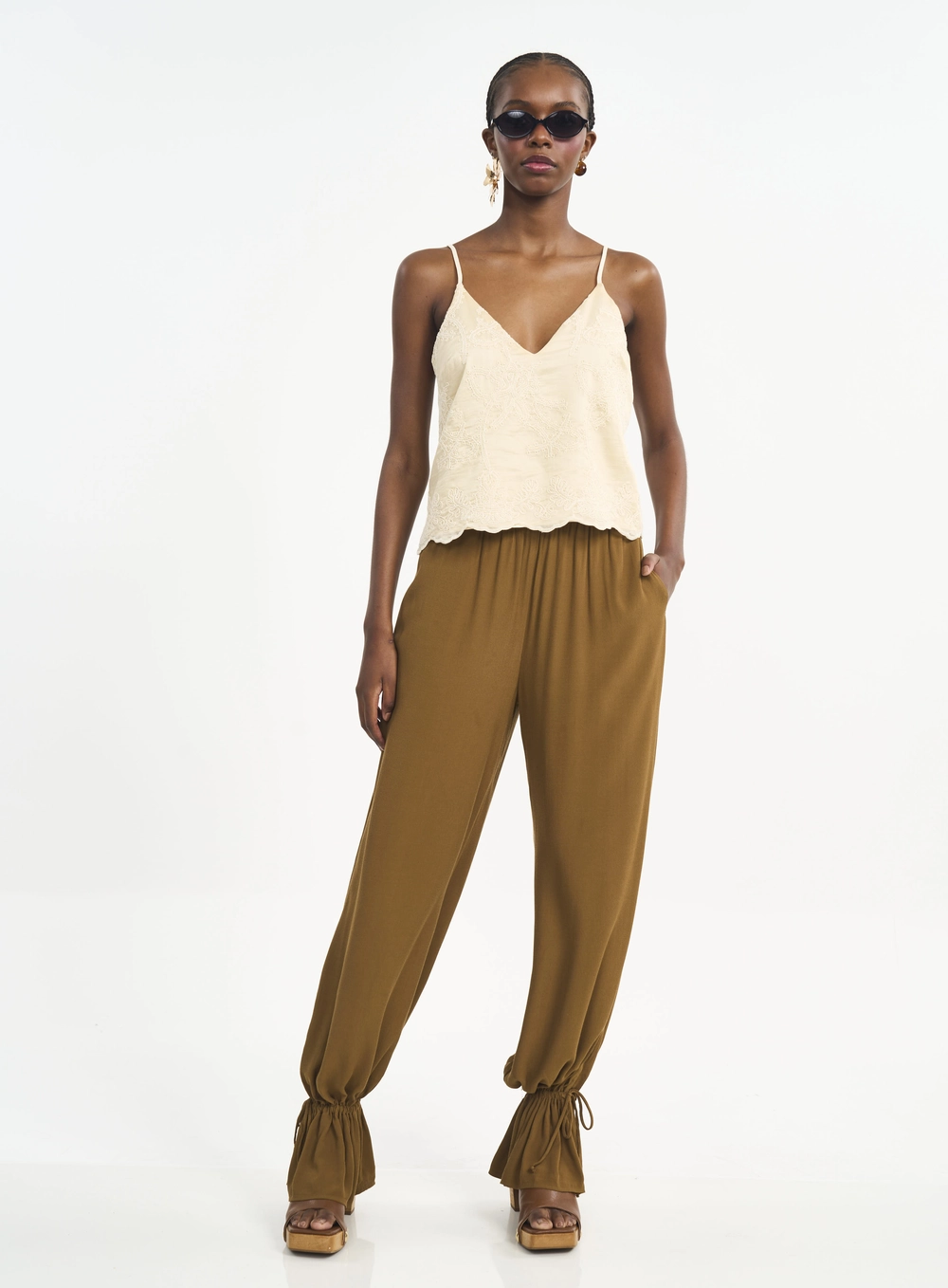 Blusa Bordada Bege