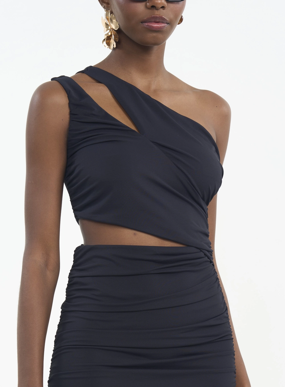 Vestido Curto Com Recorte E Franzidos Preto