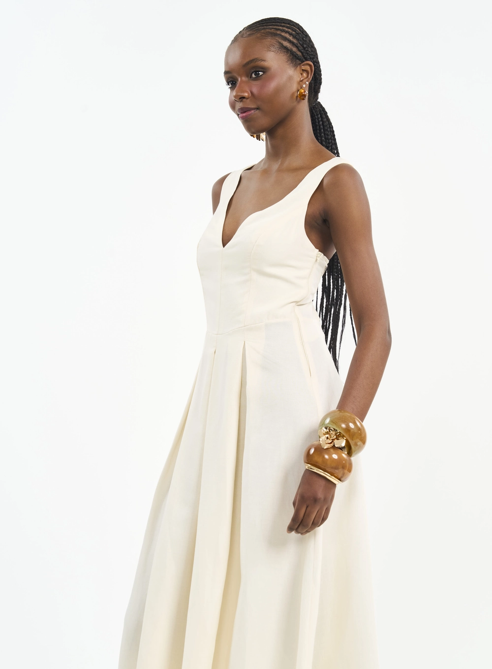 Vestido Midi Com Decote V E Recorte Posterior Bege
