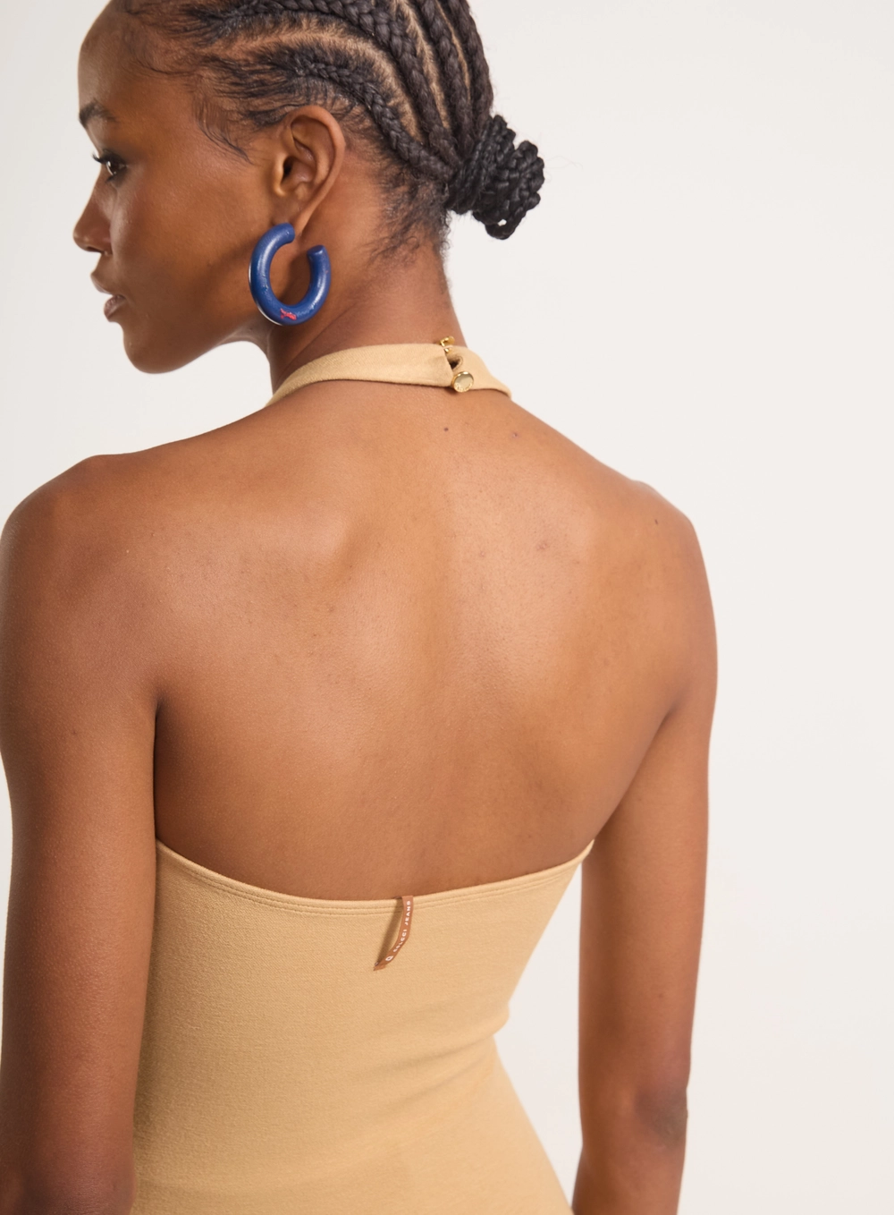 Blusa Feminina Com Costas Abertas Bege
