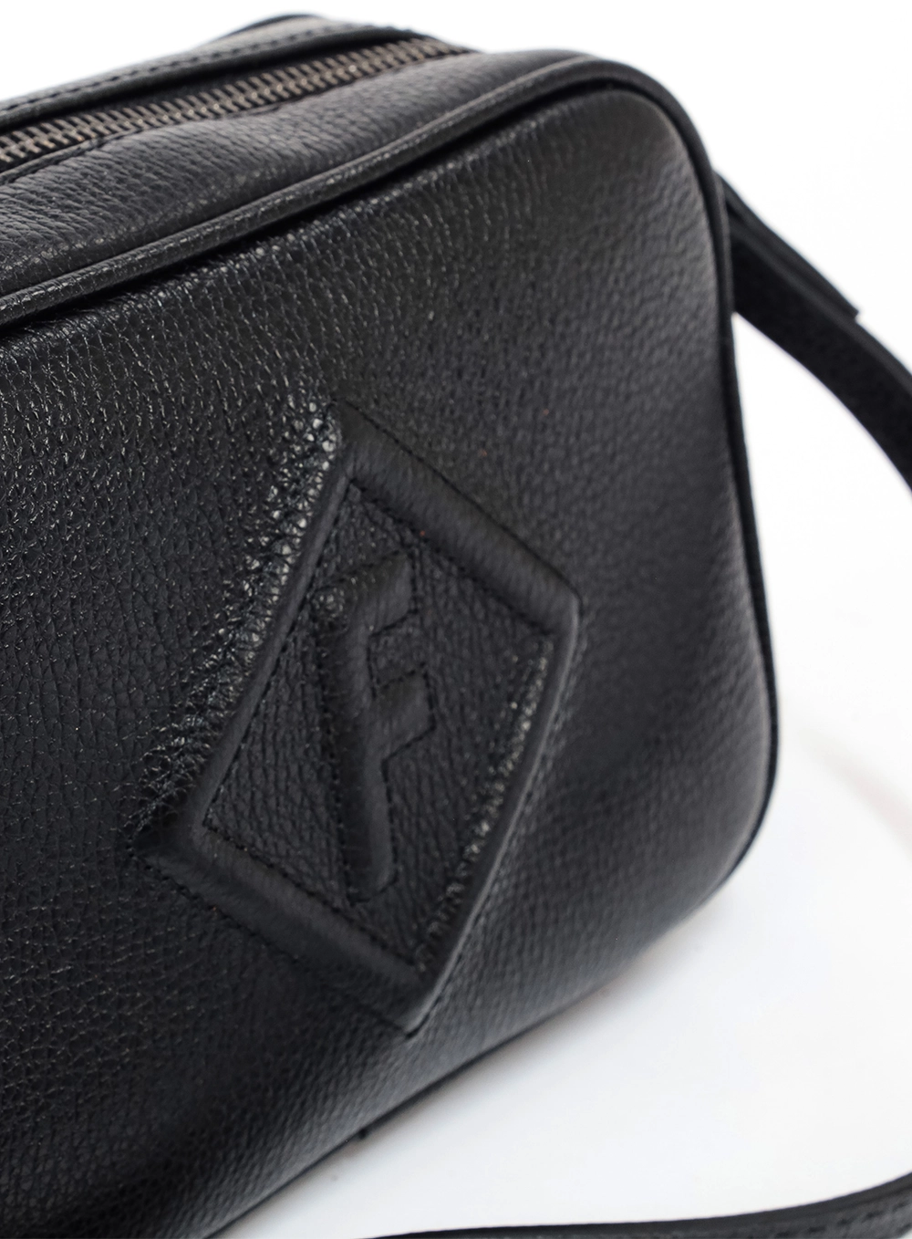 Bolsa Crossbody Suri Forum Preto 3