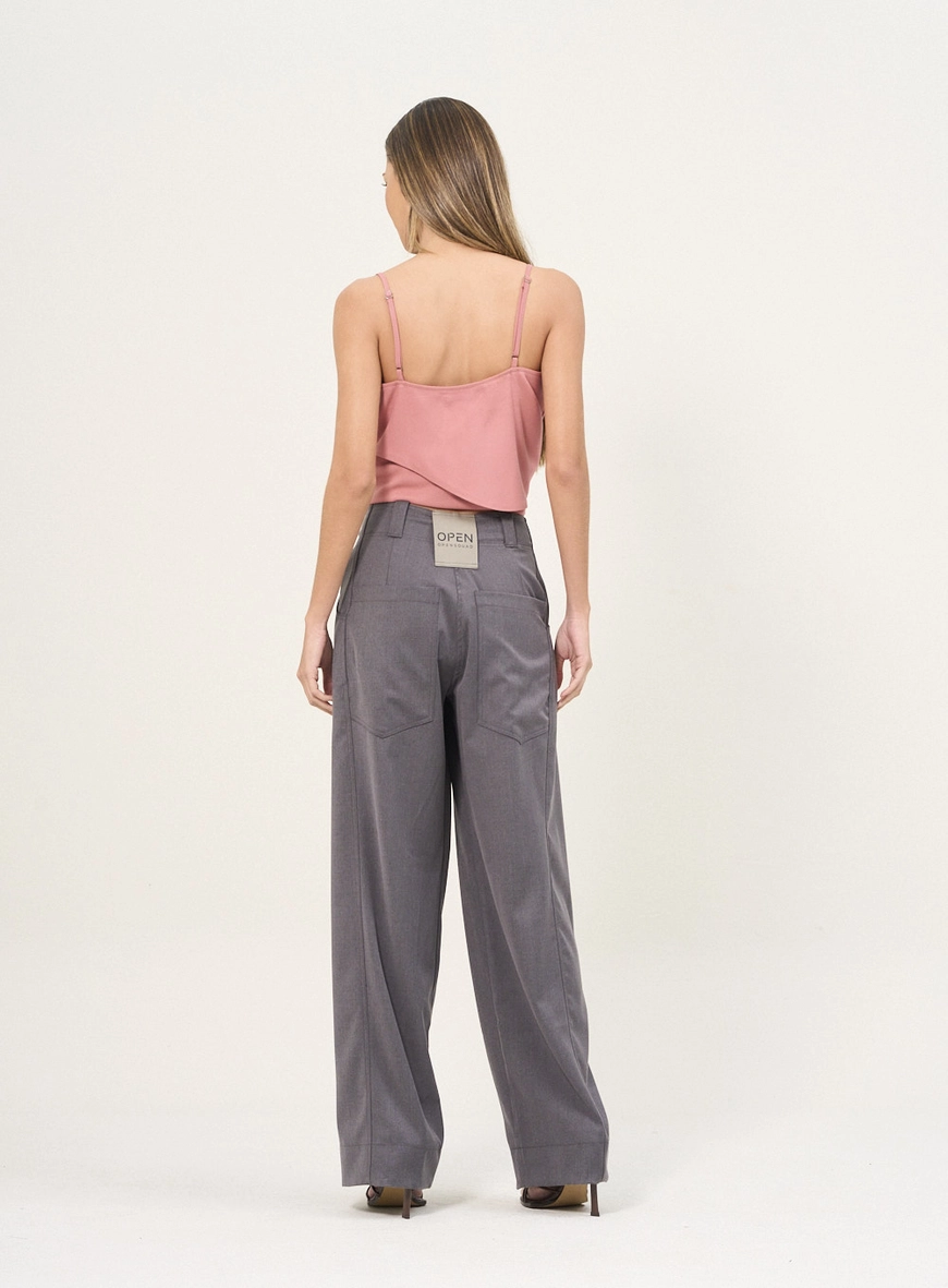 Calça Feminina Com Pregas Cinza 4