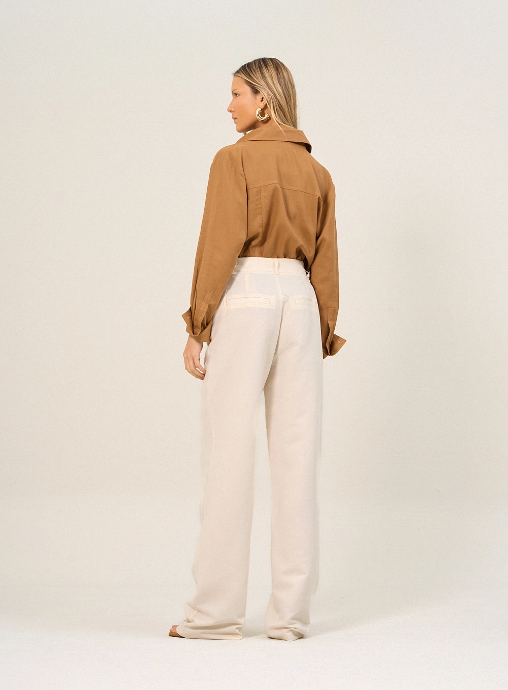 Calça Feminina Com Bolsos Marrom 2