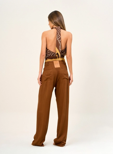 Calça Feminina Com Bolsos