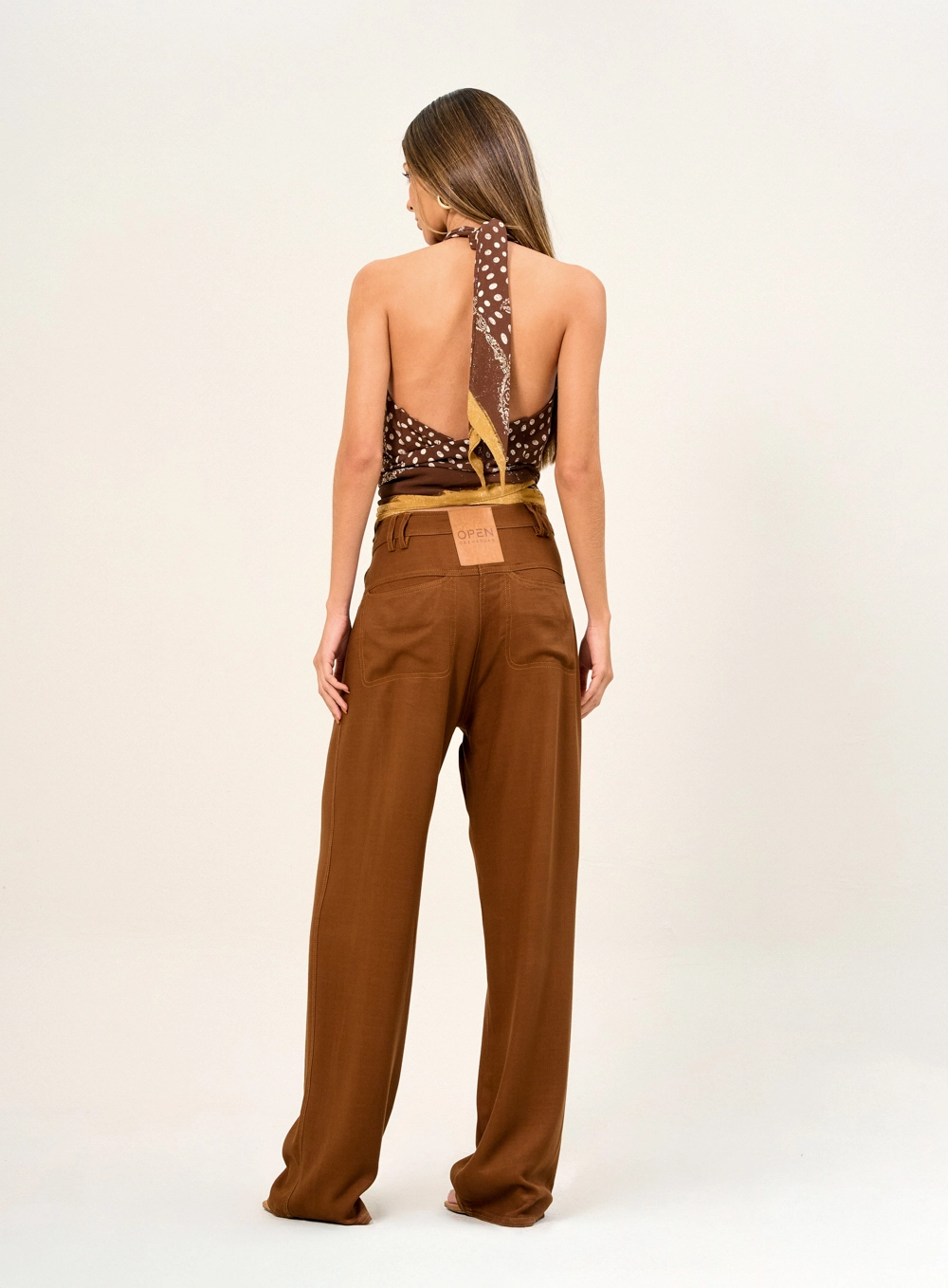 Calça Feminina Com Bolsos Marrom 2