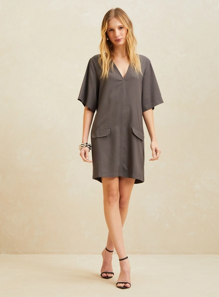 Vestido Curto Reto
