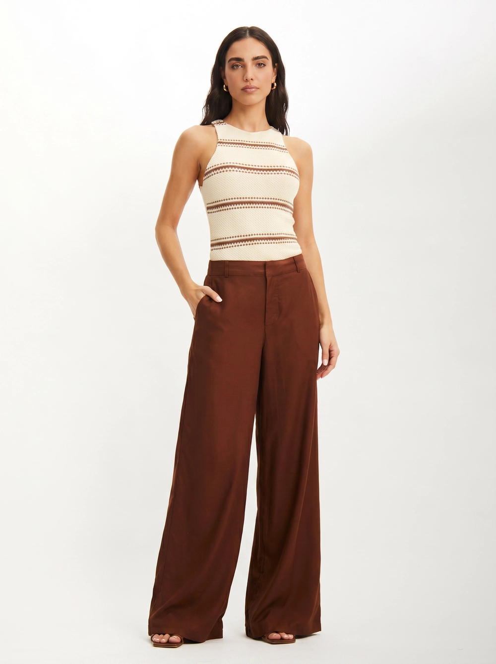 Calça Alfaiataria Feminina Pantalona Com Bolsos Marrom 3