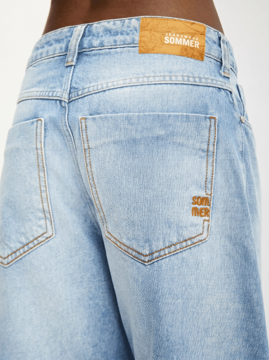 Calça Jeans Feminina Barrel Lavagem Clara Índigo 4