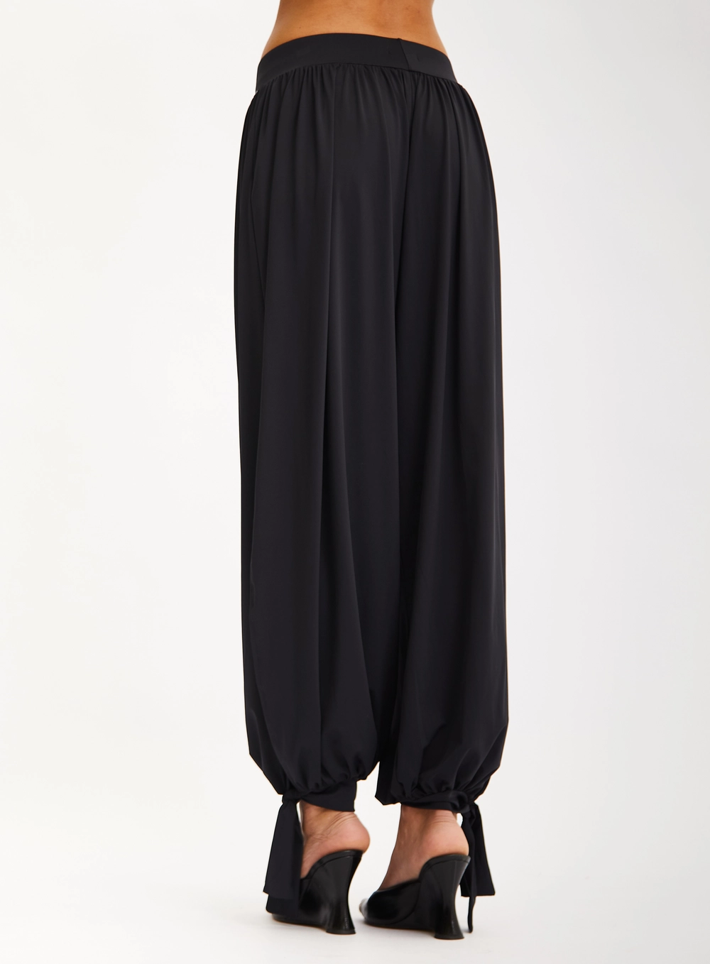 Calça Feminina Aladim Franzida Com Fenda Lateral Preto 2