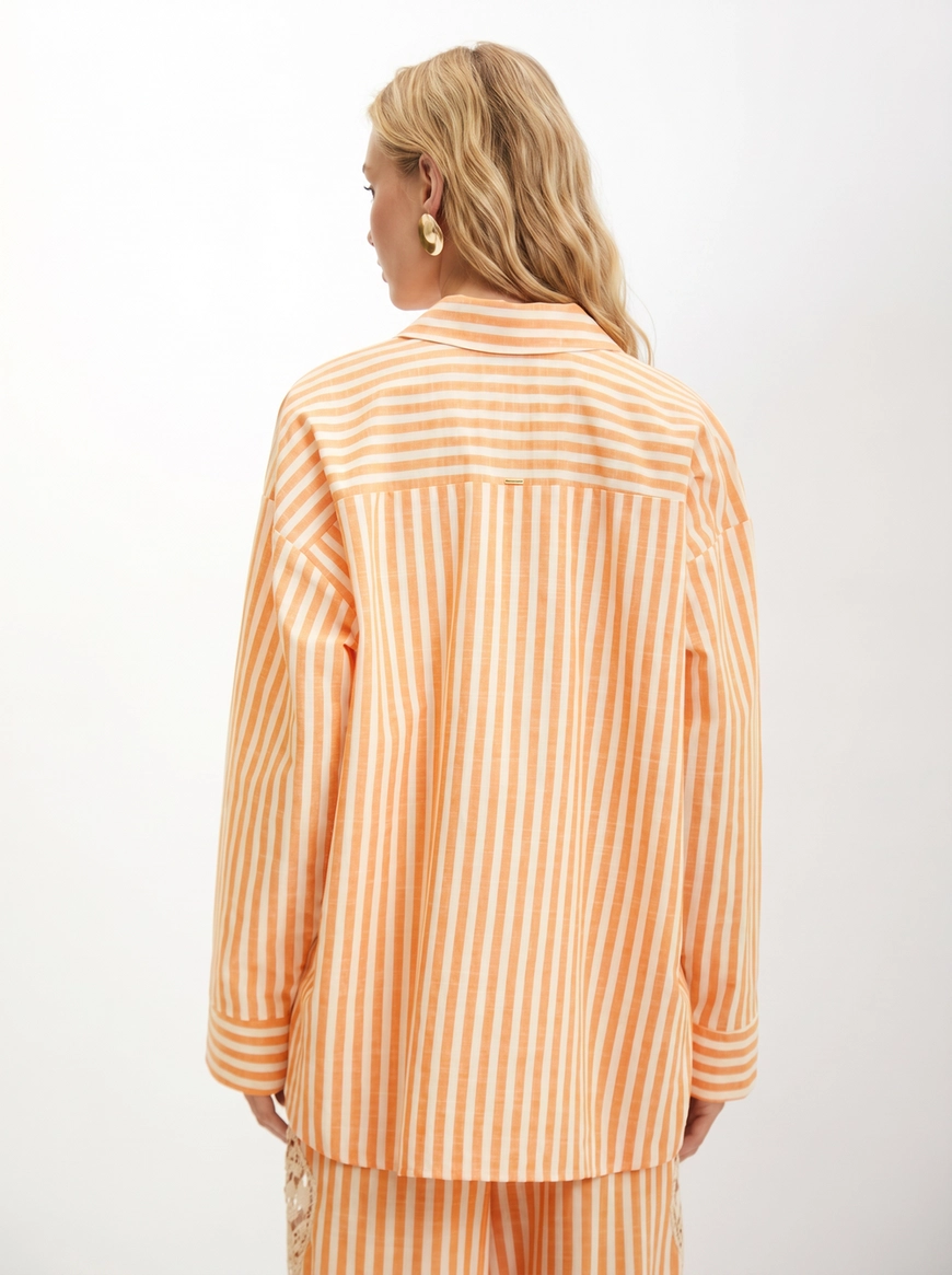 Camisa Feminina Listrada Com Recortes Estampados 2