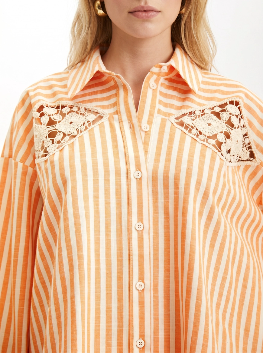 Camisa Feminina Listrada Com Recortes Estampados 4