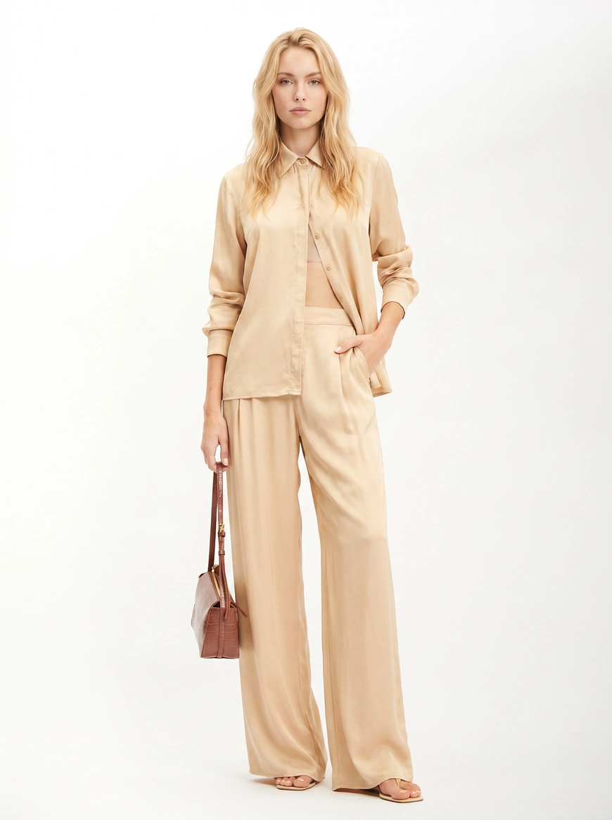 Camisa Feminina Slim Reta Acetinada De Manga Longa Bege 3