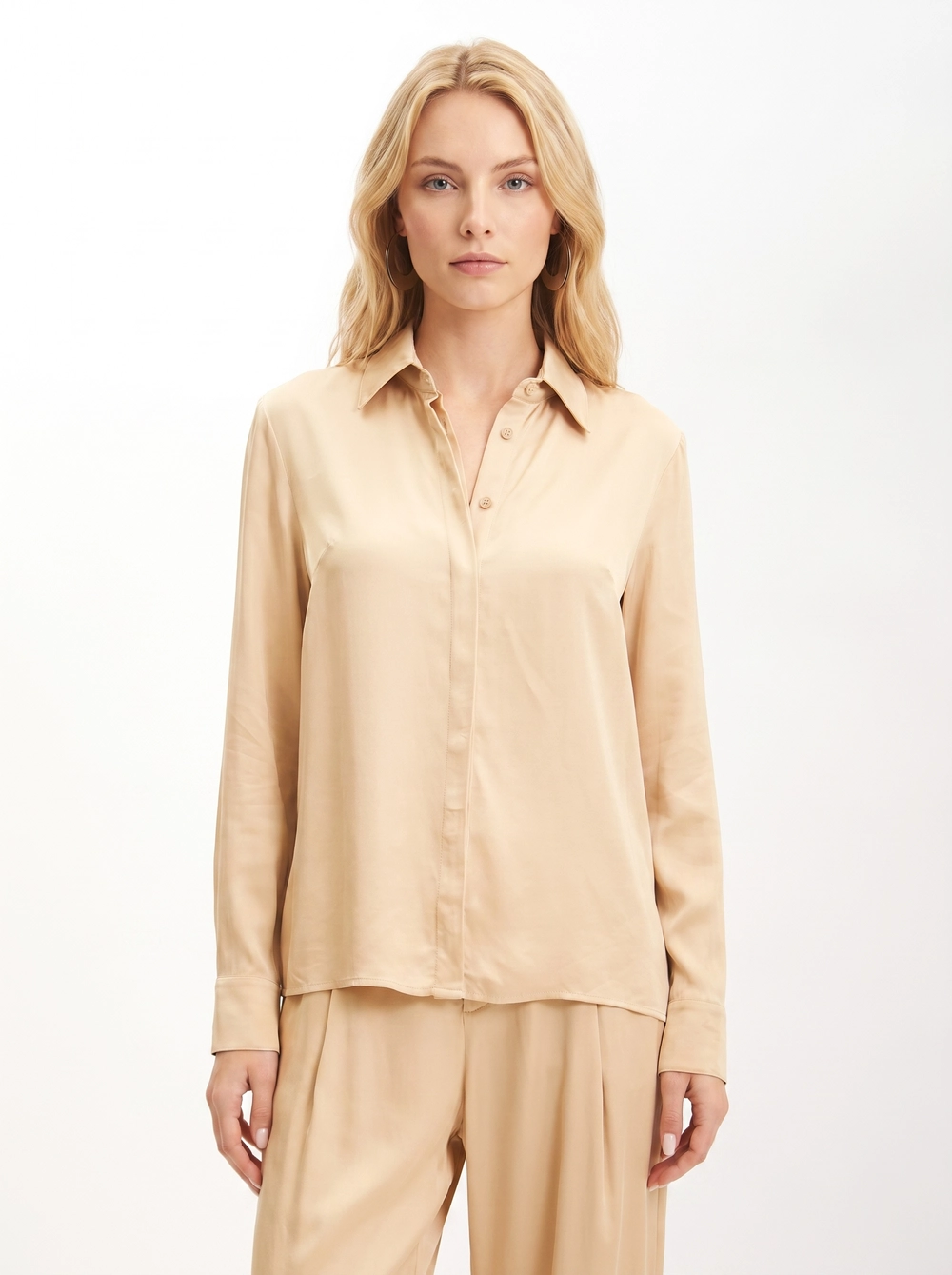 Camisa Feminina Slim Reta Acetinada De Manga Longa Bege 1