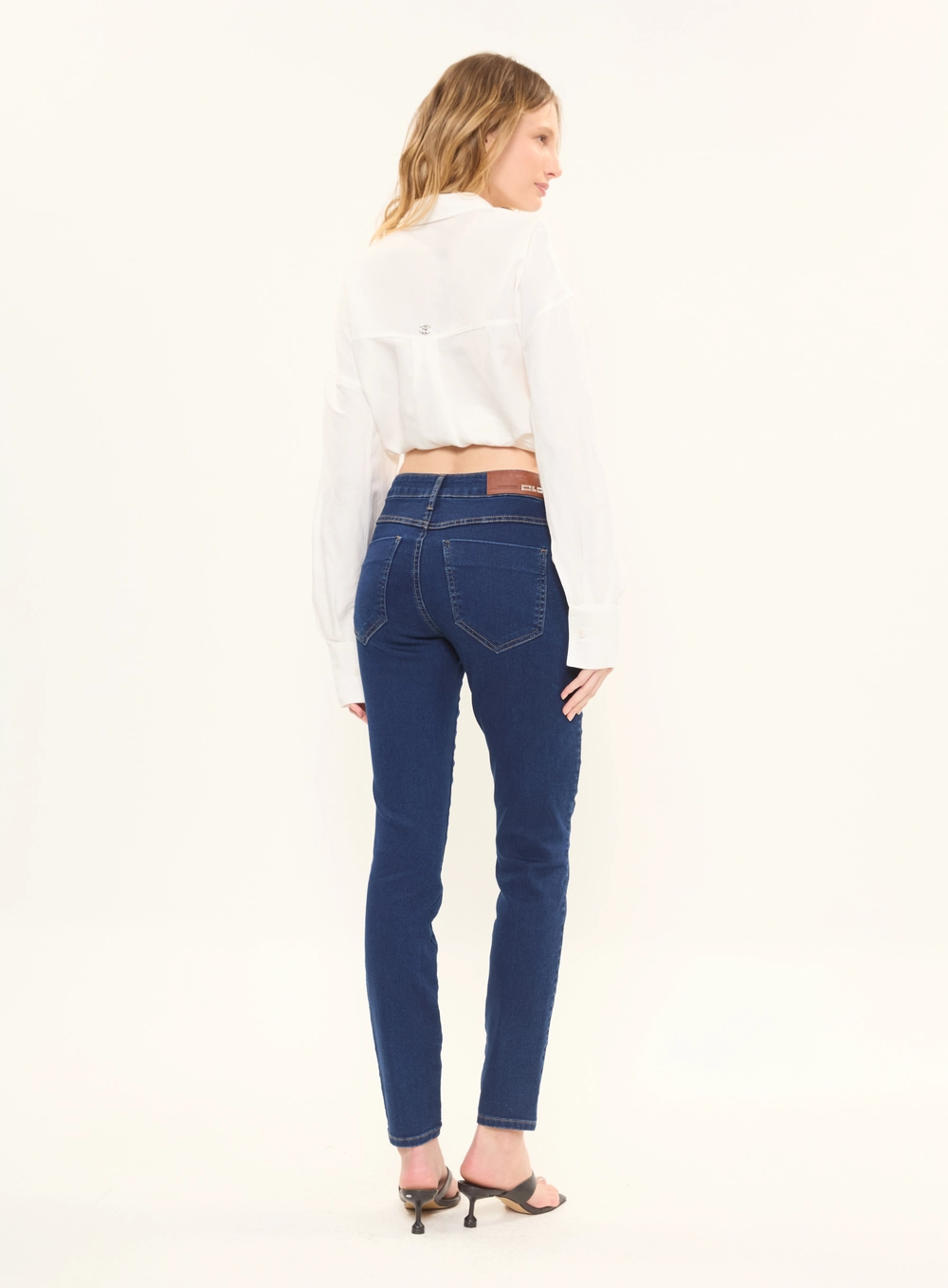 Calça Jeans Feminina Skinny Média Lavagem Escura Índigo 2