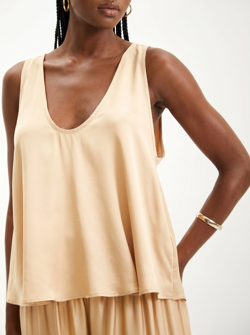 Regata Feminina Comfort Ampla Evasê Bege 3